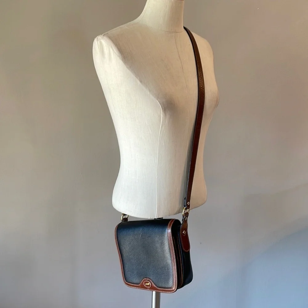 Bally vintage flap cross body pumices GENUINE pebble leather lots of space retro